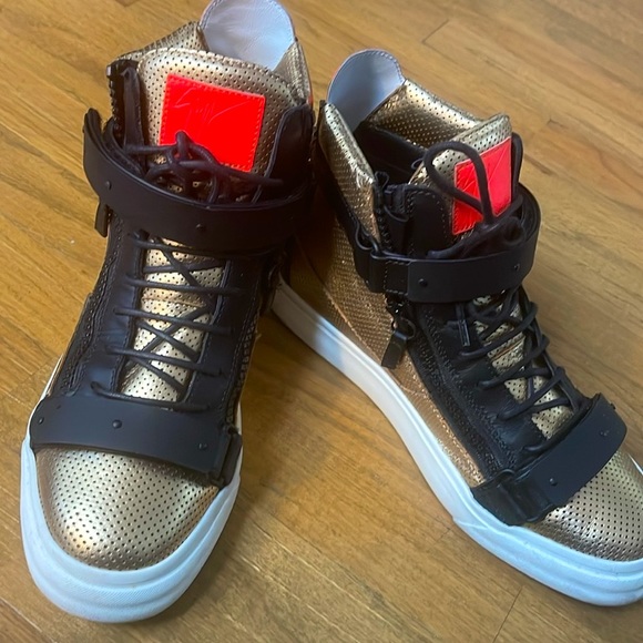 Luxury Gold high tops 9 | $1050 TAGS | GIUSEPPE ZANOTTI  42 | - Picture 1 of 16